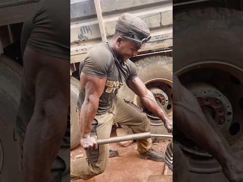 Machanic Physique 💀।     #bodybuilding #machanic #physique #africa #bodybuilder #shorts