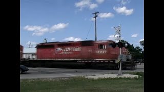 preview picture of video 'CP Rail Freight Train Through Franksville'