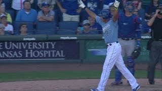 Maxwell launches walk-off grand slam in 10th