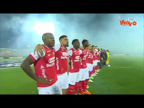 💛🏆❤️🤍The teams take to the field amidst a beautiful celebration at the Alfonso López stadium!