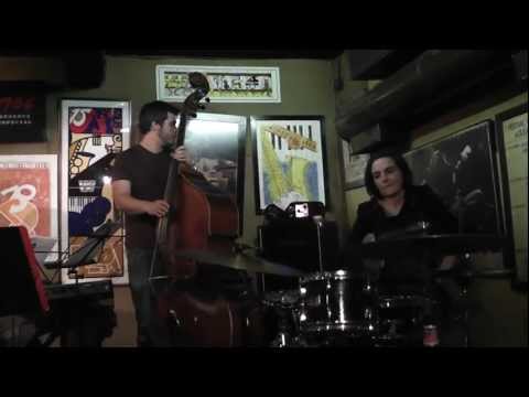 LUCÍA MARTÍNEZ CUARTETO - Disponibilidade Para Os Delirios (A Coruña, jazz Filloa 28.12.11) [HD]