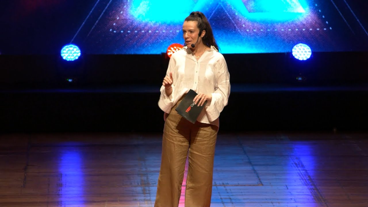 Como Os Bebês Se Comunicam Antes De Falar | Dra. Gabriella Conte | TEDxCarioba