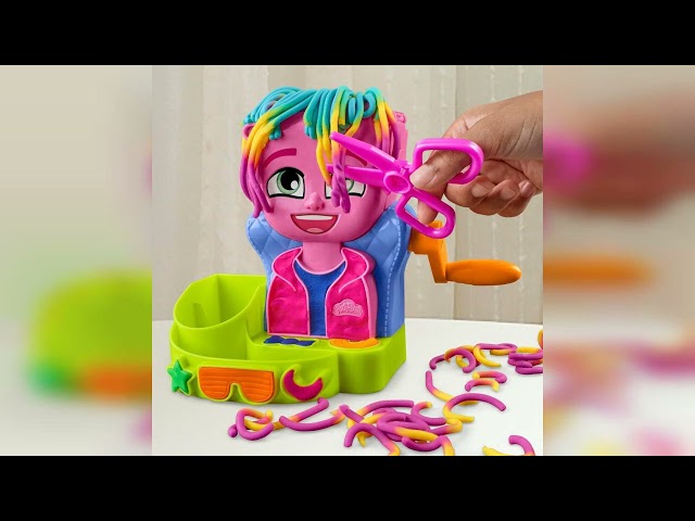 Vídeo relacionado con Play-Doh Hasbro Peluquería, Manualidades para Niñas y Niños a Partir de 3 Años, Set con Herramientas y 6 Botes de Plastilina de Colores, Regalo Creativo
