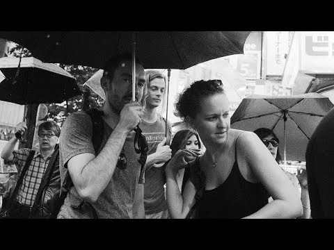 Embrace the Rain : SHIBUYA Street Photography #6 (Fujifilm X100F)