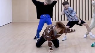Download lagu [Soobin Focus] TXT Cat & Dog Dance Practice mp3