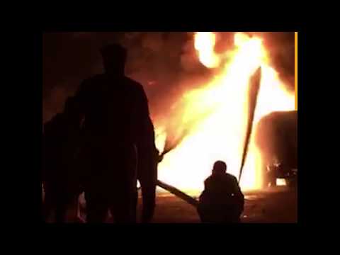 قوات الدفاع المدني تحاول السيطرة على حريق هائل بمحطة وقود بالعاشر من رمضان