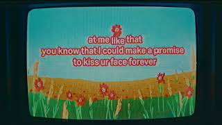 Musik-Video-Miniaturansicht zu Kiss Ur Face Forever Songtext von Orla Gartland