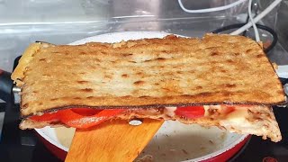 כשר לפסח טוסט מצה פיצה Toast matza pizza kosher for Passove מטבח בקלי קלות ליהי קרויץ (ליהי קרויץ - מטבח בקלי קלות) - התמונה מוצגת ישירות מתוך אתר האינטרנט יוטיוב. זכויות היוצרים בתמונה שייכות ליוצרה. קישור קרדיט למקור התוכן נמצא בתוך דף הסרטון