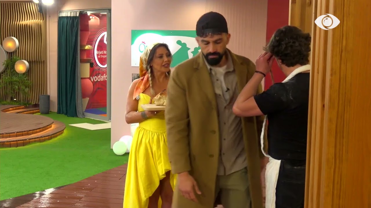 Fotoja për kalendar, Laerti dhe Gerta pozojnë së bashku për muajin korrik me miellin “Prima”