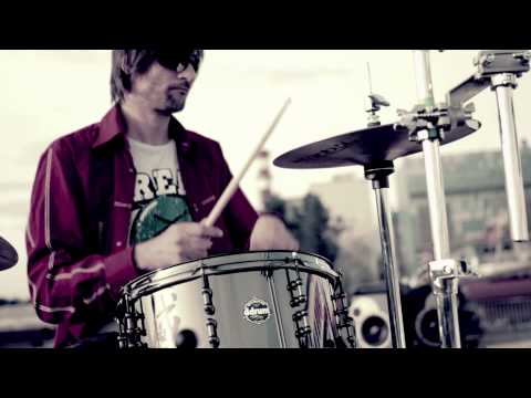 RADIO LUKSEMBURG - 100 METARA DO SREĆE (OFFICIAL VIDEO)