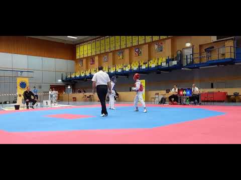 Taekwondo NÖ-Landesmeisterschaft 2021in der Südstadt 1/4 Finale Alexander in Blau