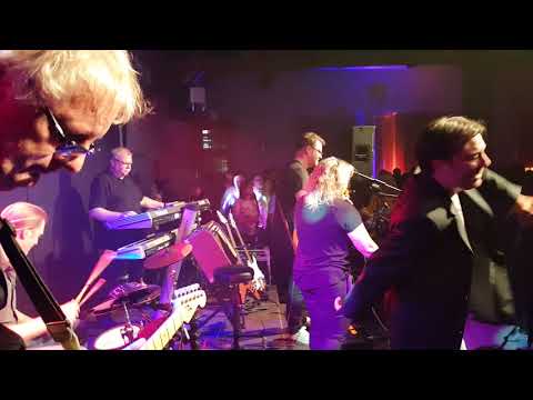 Midlive  - Sweet Caroline