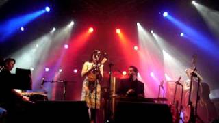 Kitty, Daisy & Lewis - Honolulu Rock-a Roll-a (Live Cultura Quente 17-07-2010)