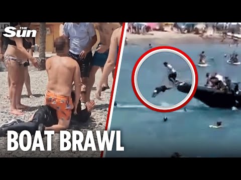 Migrants chased & tackled by angry locals after speedboat lands on popular beach