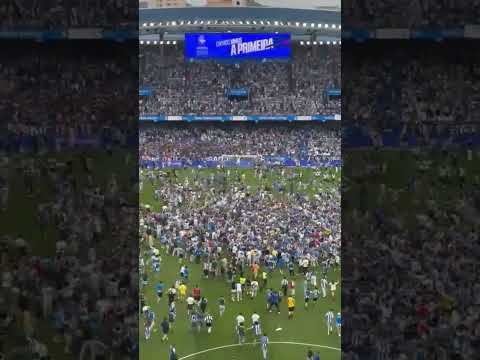 Invasión de campo en Riazor tras el Dépor 1 - 2 Las Palmas