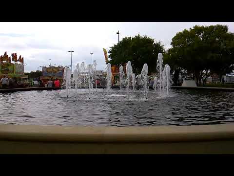 Fountain Outside Freedom Hall At Kentucky State Fair. (8-21-2018)