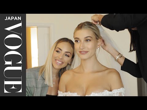 海莉-比伯透露自己的婚紗試穿。| VOGUE JAPAN (ヘイリー・ビーバー、ウエディングドレスのフィッティングの様子を公開。| VOGUE JAPAN)