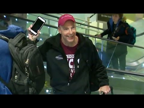 クルーズ船のコメディアンは、コロナウイルスの恐怖の中でどのようにして家に帰ってきたか (How Cruise Ship Comedian Got Home Amid Coronavirus Scare)