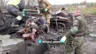 Ukraine Soldiers Pull The Dead Russian Soldier Out Of The Destroyed Tank Near Bucha &amp; Irpin