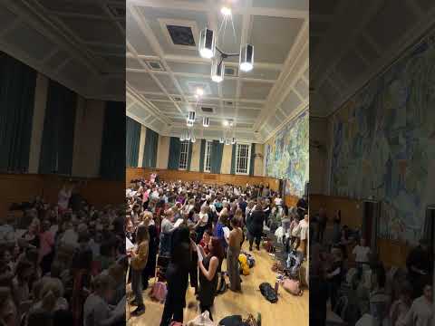 300 strangers sing Golden mash up