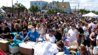 Jon Evans wins the 2012 Wing Fling eating contest