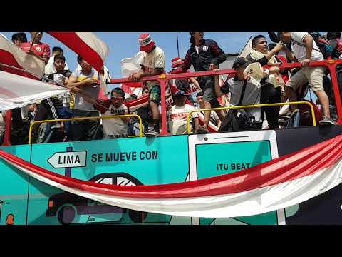 "Deportivo Municipal vs UNIVERSITARIO (La fiesta del hincha) Y Uno Felíz" Barra: Trinchera Norte • Club: Universitario de Deportes