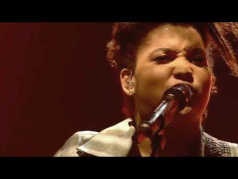 Julia van der Toorn wins with 'Falling' the first live show The Voice of Holland HD