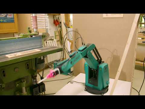 HORST HILFT - Industrieroboter Horst bei Tischlerei Eigenstetter