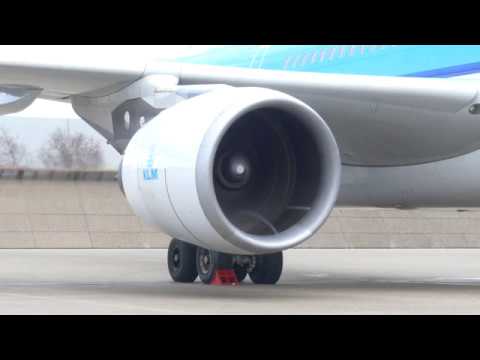 KLM Airbus A330 Full Power Engine Run CF6-80E close up