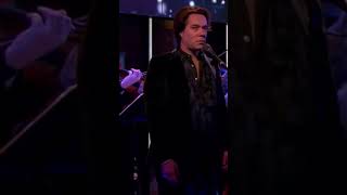 Rufus Wainwright Sings “How Deep Is The Ocean” With The Amsterdam Sinfonietta