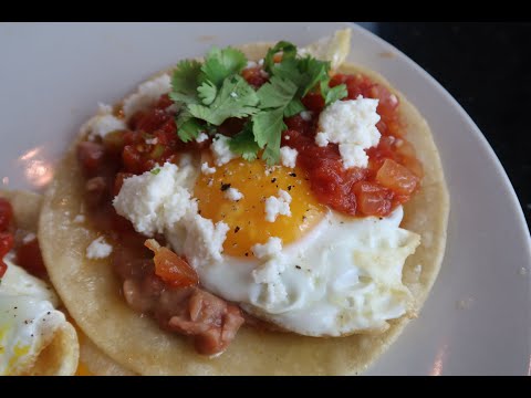 How to make Huevos Rancheros (typical Mexican breakfast) - Ranch Eggs