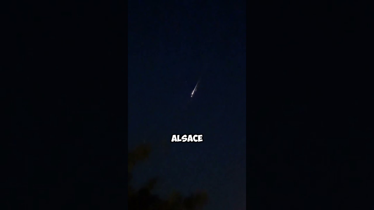 Peristiwa Langka! Satelit Terbakar Saat Jatuh Memasuki Atmosfer Bumi #shorts