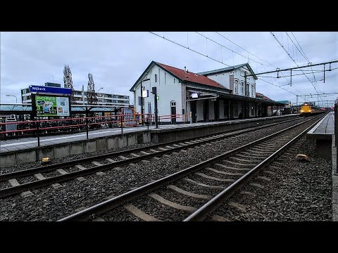 7 cars of ICMm make way through the station of Nijkerk in the evening - Fly-by -