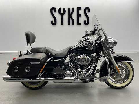 2009 Harley-Davidson FLHRC Touring Road King Classic in Vivid Black