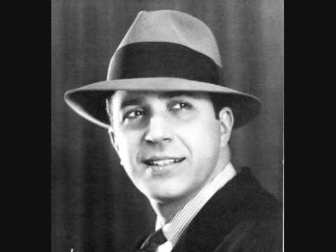 En un pueblito de España - Carlos Gardel