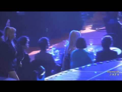 [fancam] 101209 Golden disk Award SNSD entered hall