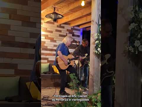 Ton Engels en Eric Coenen bij Perron 22 in Vierlingsbeek. Het derde zomeravondconcert