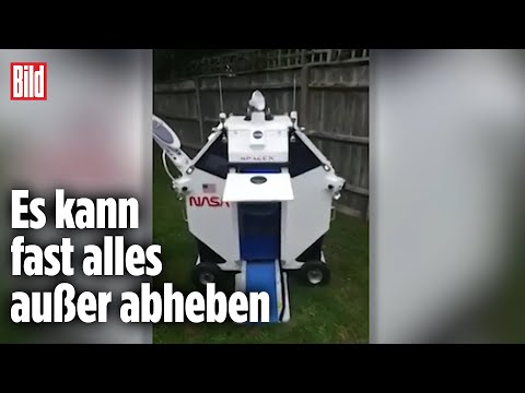 Opa baut seinem Enkel ein Raumschiff im Garten