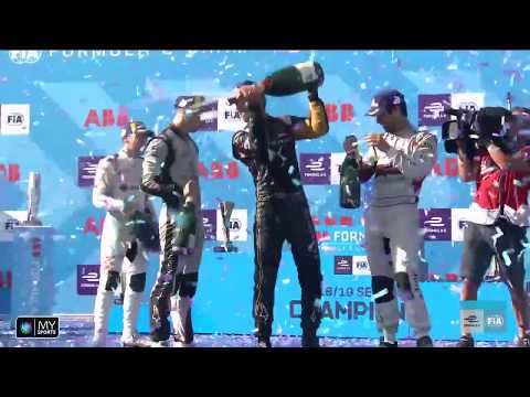 Siegerehrung: Champagner und Konfetti für den Weltmeister