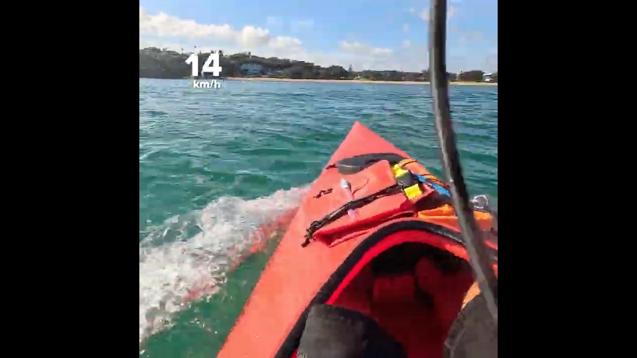 Sprinting! Challenge Breeze sea kayak #seakayaking #paddler #newzealand