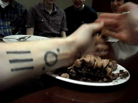 Darren pwns cake