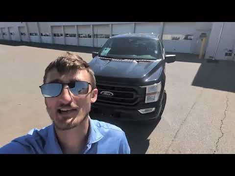 2022 Ford F-150 XLT 4WD SuperCrew 5.5' Box in Black for sale at Kitchener Chrysler Dodge Jeep Ram in Kitchener, ON
