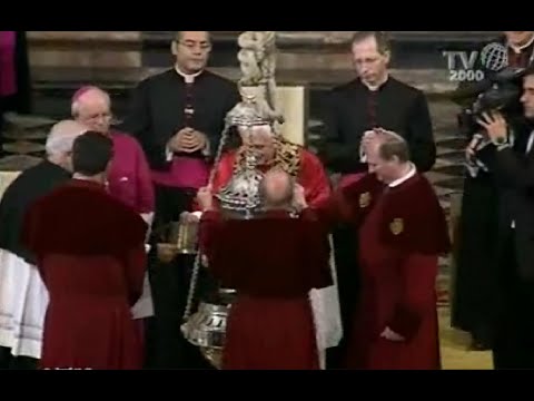 THE BOTAFUMEIRO RITE. Visit at the Cathedral of Santiago de Compostela of Pope Benedict XVI [2010]