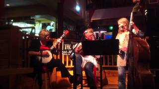 MJM covering Steve Earle's "When I Fall" at the Upstage