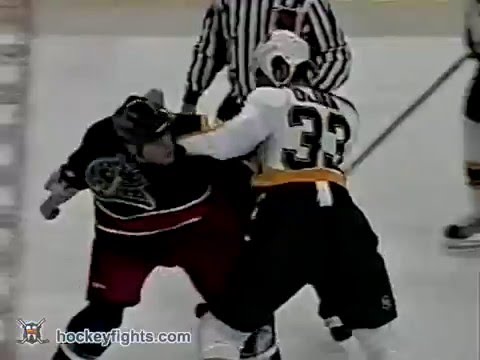 Jody Shelley vs Krzysztof Oliwa