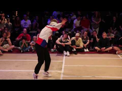 Queen Sweet 16 @ Family Fever Festival - Round 1 - Sweemo vs Emma