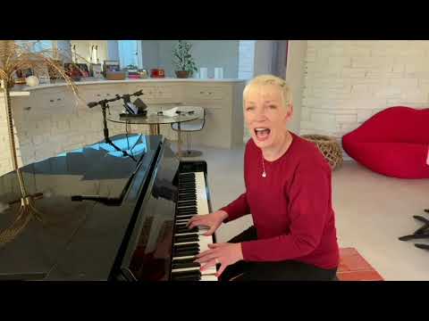 Annie Lennox - Sisters Are Doin' It For Themselves (The Circle's International Women's Day Event)