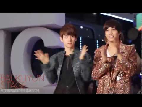 [1080P]120608 Music Bank in Jeonju Ending - Baekhyun clapping hands non-stopㅋㅋㅋ