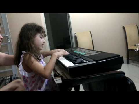 Ana Clara - em sua 1ª balada no teclado - Hear me now - Alok