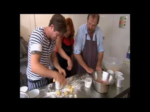 The Hungry Sailors visit Bude to make pork pies